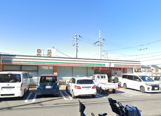 コンビニ　セブンイレブン（コンビニ）まで757m