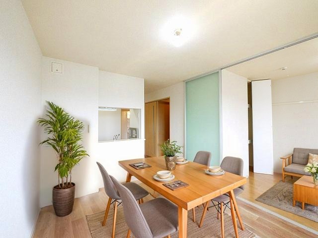 居室・リビング　CGで家具等を配置したもので家具等は含まれません