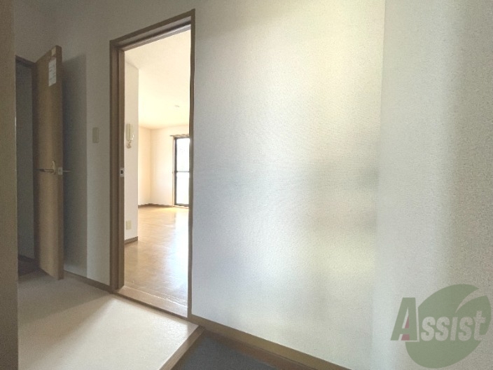 玄関　玄関から撮影しました。明るい雰囲気が伝わってきます。