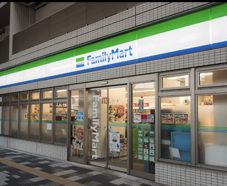 コンビニ　ファミリーマート新板橋店（コンビニ）まで139m