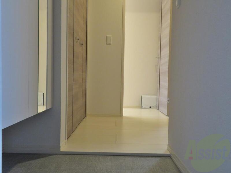 玄関　玄関は靴を置くスペースも多く、今日の一日もここから始まります