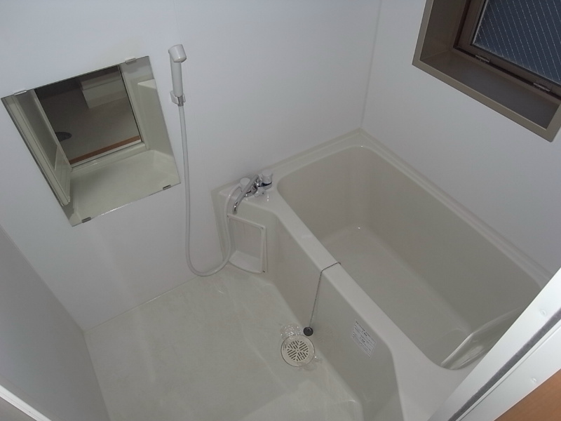 バス・シャワールーム　浴室暖房乾燥機付お風呂　窓付（換気良好）