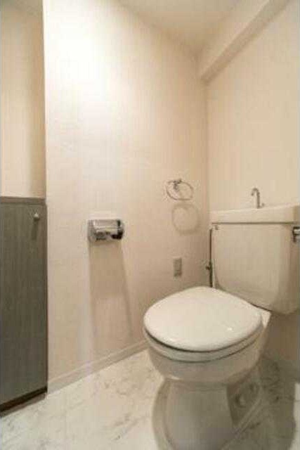 トイレ　別号室の参考写真です。