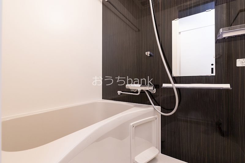 バス・シャワールーム　清潔感のあるお風呂でホッと一息。