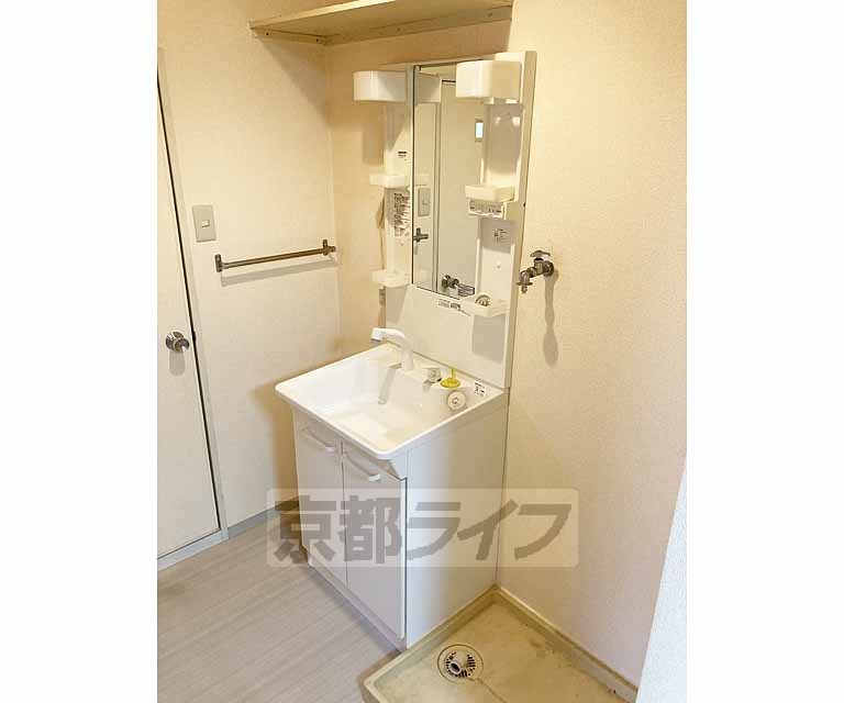 洗面設備　独立洗面台です・