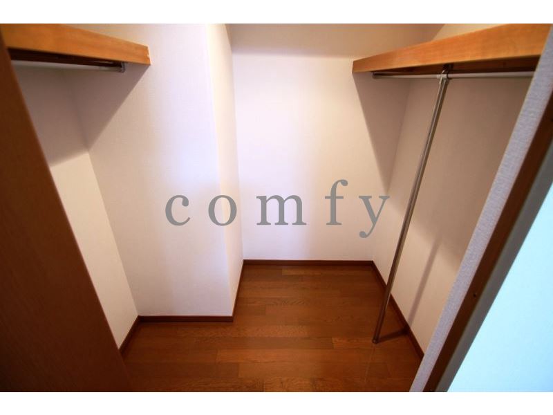 収納　収納力のある大型のウォークインクローゼット