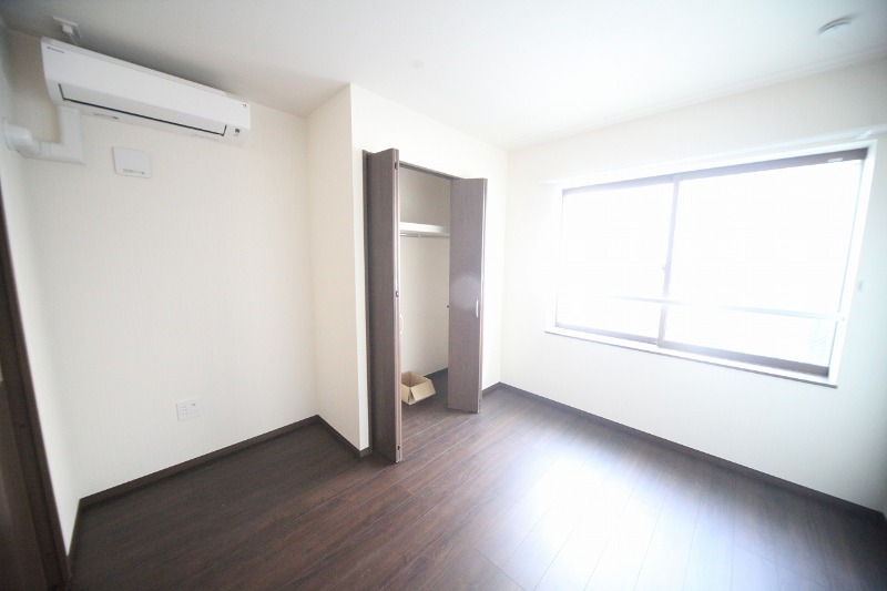 新井2丁目マンションの居間写真