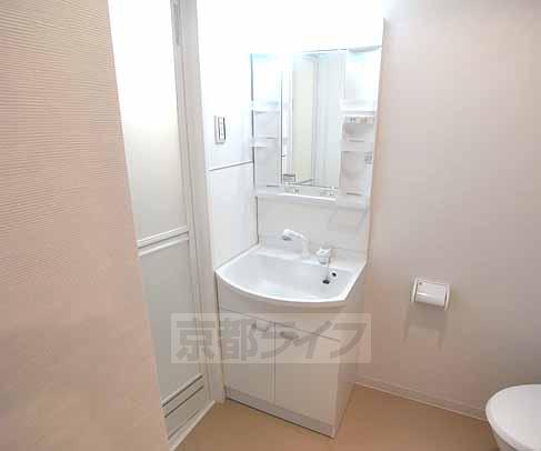 洗面設備　角部屋仕様：独立洗面台です。