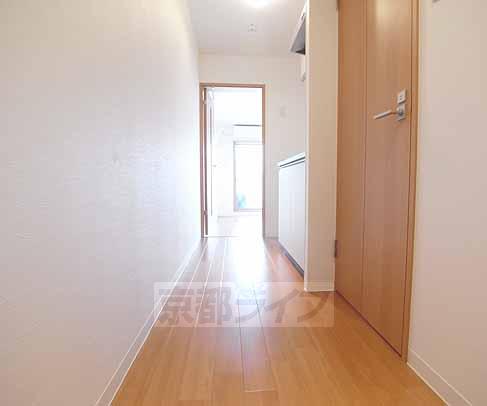 その他部屋・スペース　角部屋仕様：長い廊下です