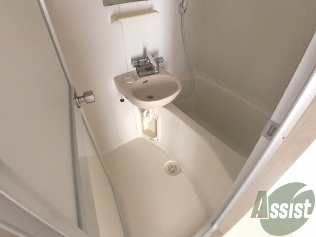 バス・シャワールーム　浴室はゆったりと浸かれるサイズ感になっていますね。