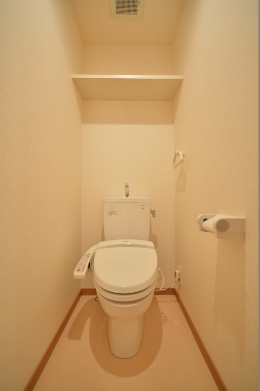 トイレ　嬉しいウォシュレットつき