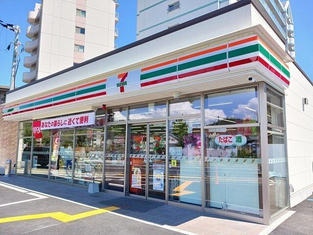 コンビニ　セブンイレブン（コンビニ）まで400m