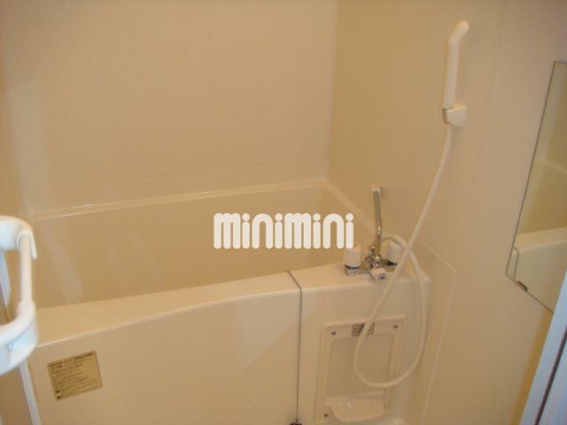 バス・シャワールーム　快適なバスルームです。