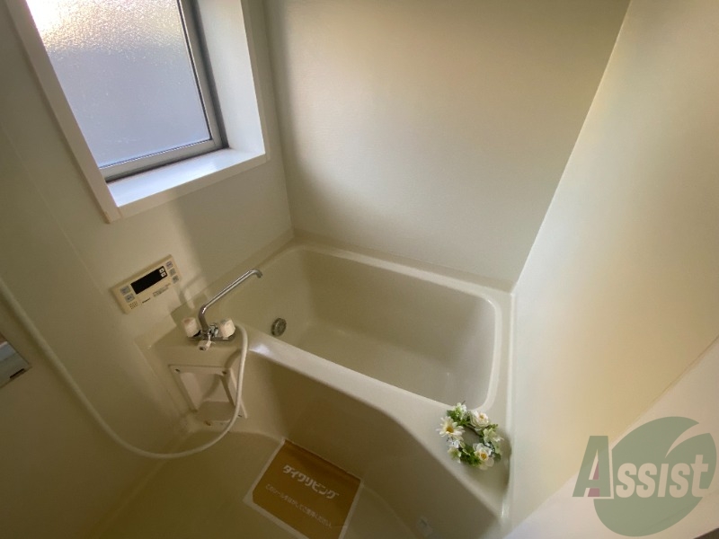 バス・シャワールーム　バスルームはゆったり浸かれる広さがあります。