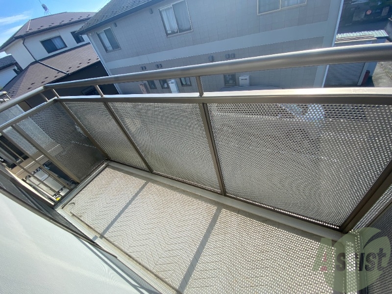 バルコニー　バルコニー付きなので晴れた日は洗濯物が干せそうです。