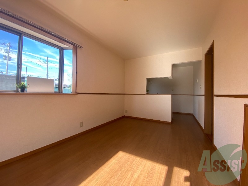 居室・リビング　陽当たり良好で、広々としたリビングです。