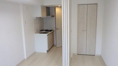 居室・リビング　洋室　※同タイプ（202号室）…?