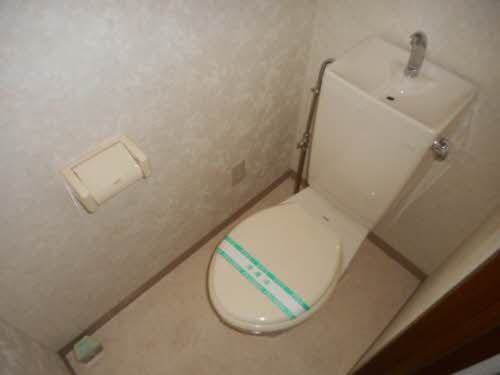 トイレ　温水洗浄便座になります♪