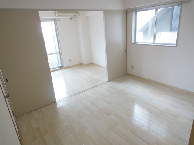 居室・リビング　同物件別号室の写真です。