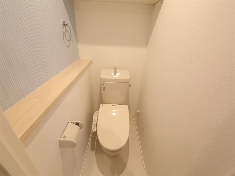 トイレ　温水洗浄暖房便座付トイレ　同型写真