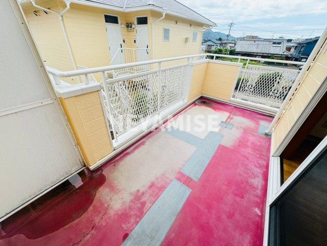 バルコニー　※別の号室の内装写真です。