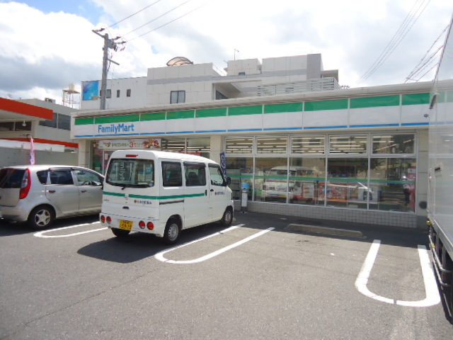 コンビニ　ファミリーマート中広三丁目店（コンビニ）まで178m