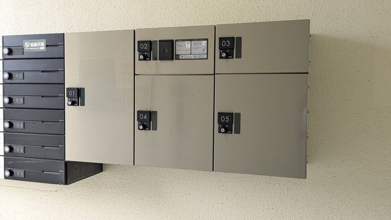 エントランス　宅配ボックス