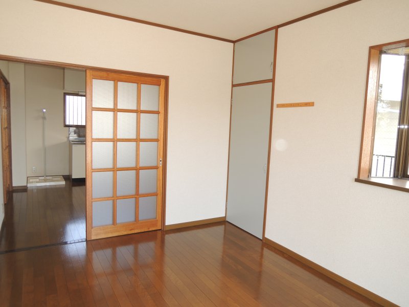 その他部屋・スペース　陽光ふりそそぐ明るい室内