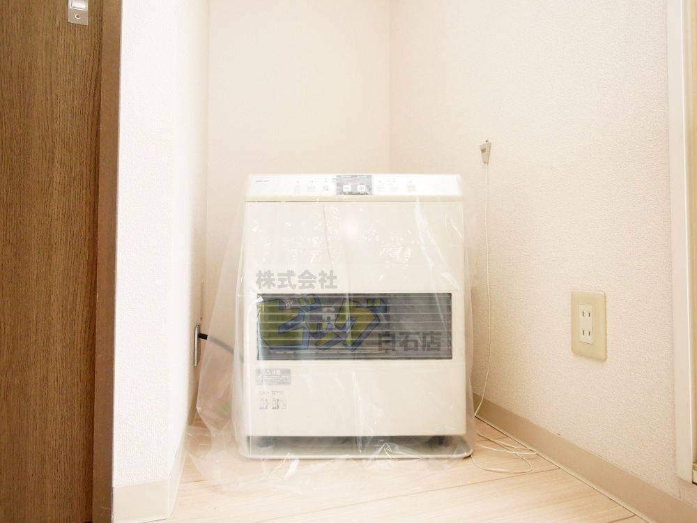 その他設備　冬は暖かく経済的な灯油ストーブがついています♪