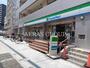 コンビニ　ファミリーマート 新宿戸塚警察署前店（コンビニ）まで369m