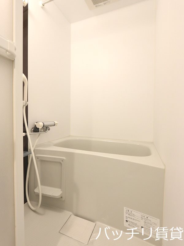 バス・シャワールーム　別号室タイプの為、現状を優先致します。