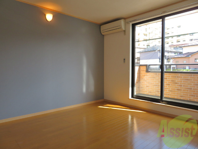 居室・リビング　リビングです。広くて、とても明るい間取りです。