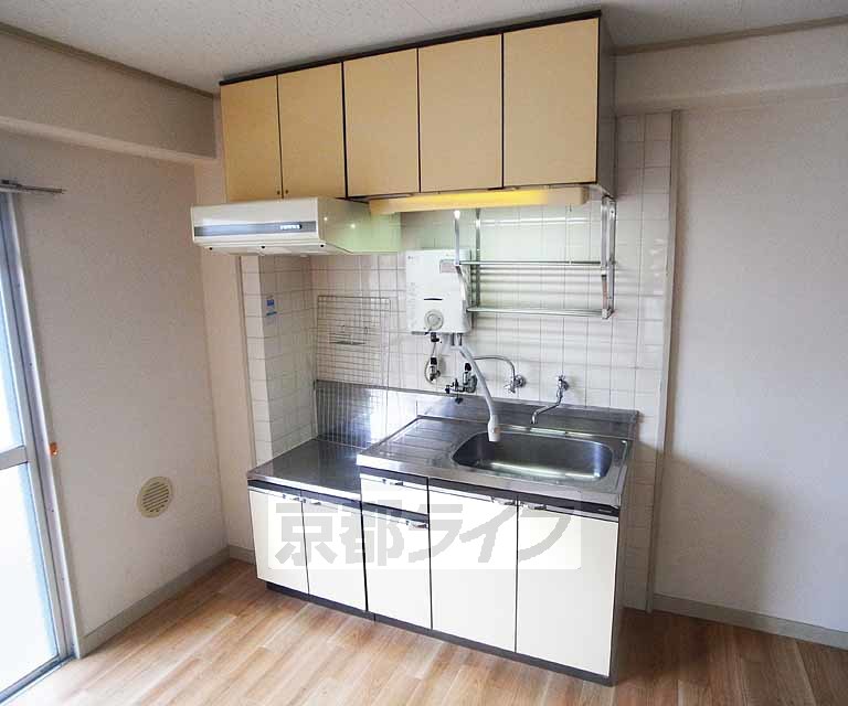 キッチン　４０２号室写真です　２口コンロ置けます