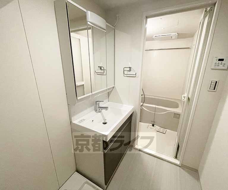 建物外観　・建築中