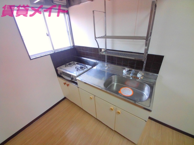 キッチン　別部屋参考写真です