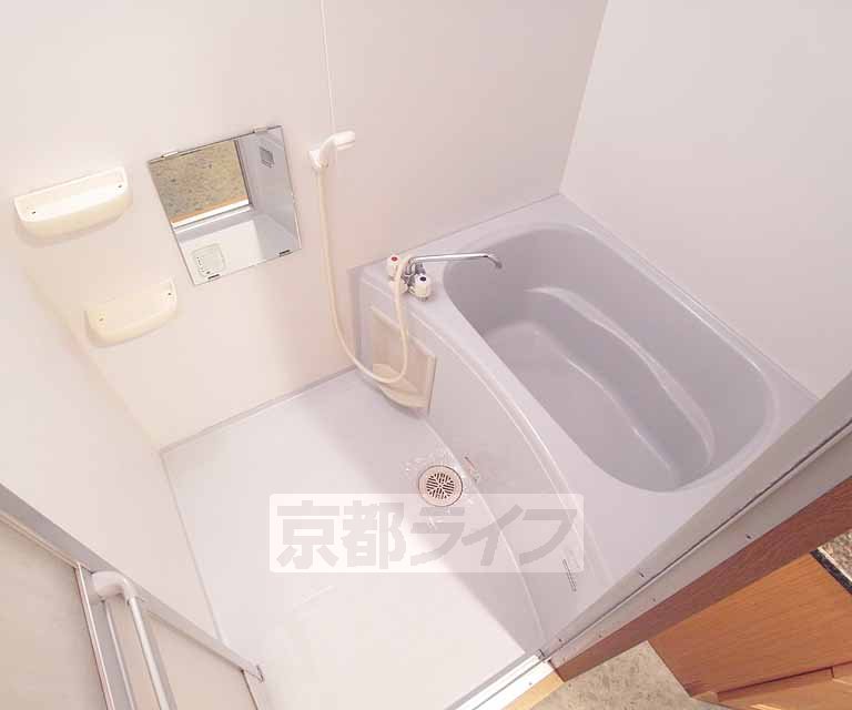 バス・シャワールーム　広いお風呂で一日の疲れを癒せます・