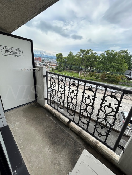 バルコニー　※別部屋、参考写真(反転の可能性有)