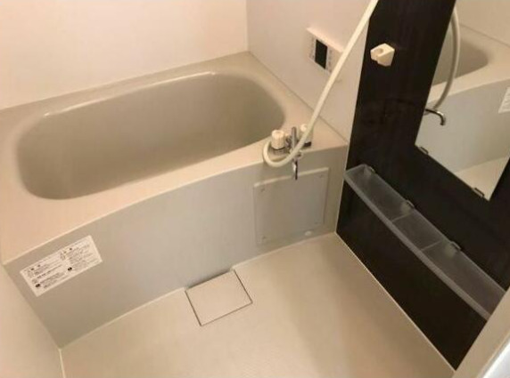 バス・シャワールーム　清潔感のあるバスルームです。