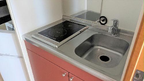 キッチン　現況優先。設備・仕様は現地と異なる場合あります。