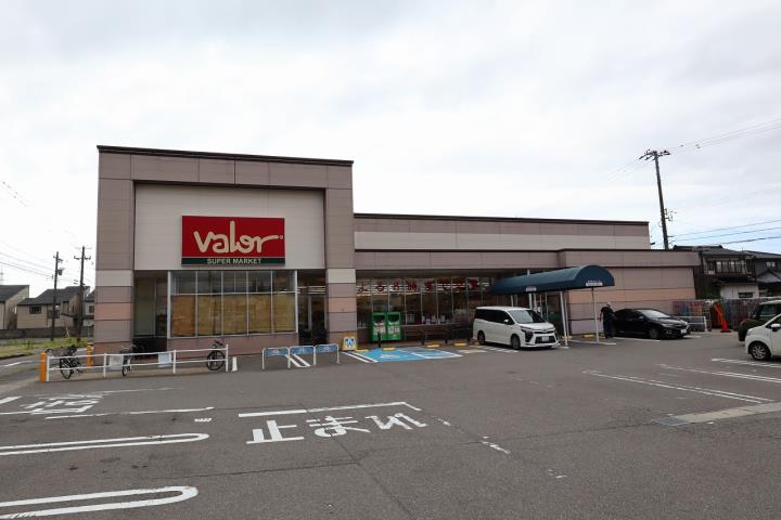 スーパー　バロー金沢有松店（スーパー）まで678m