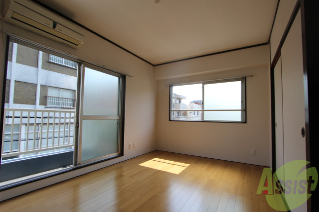 その他部屋・スペース　二面採光で明るい寝室！