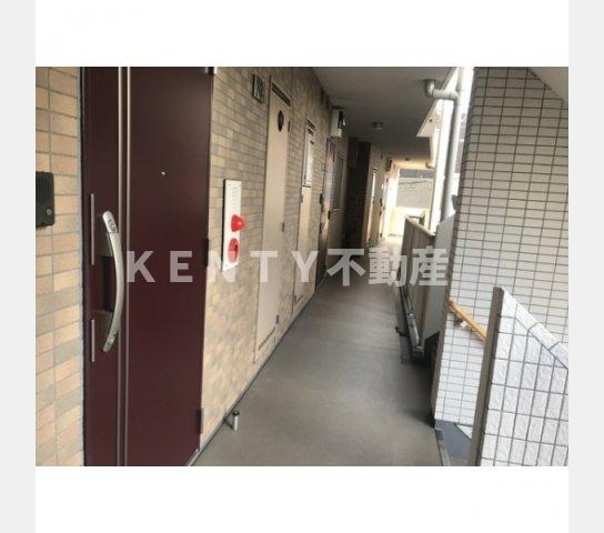 その他共有部分　その他画像2F共用廊下（奥から201、202、203）