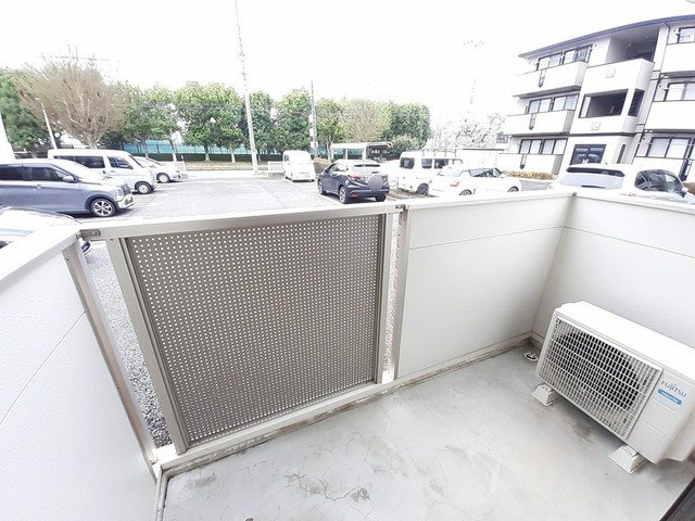 バルコニー　お洗濯にも便利なバルコニー付き