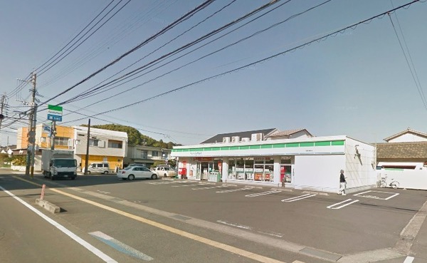 コンビニ　ファミリーマート宮崎学園前店（コンビニ）まで822m