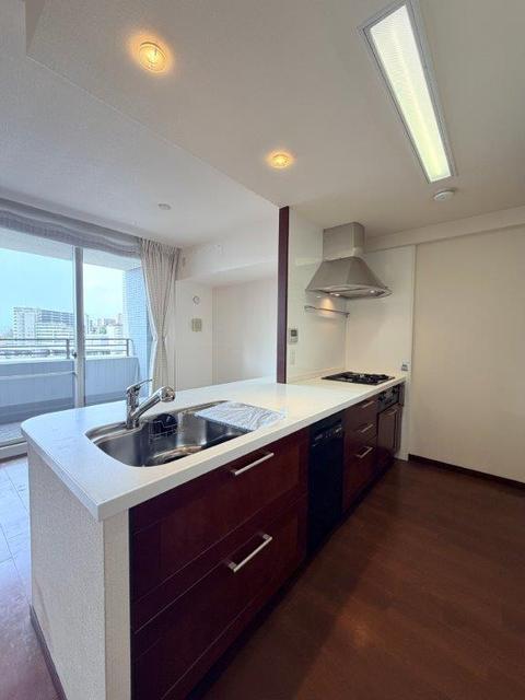 キッチン　キッチン／３口コンロ・食器洗浄乾燥機・浄