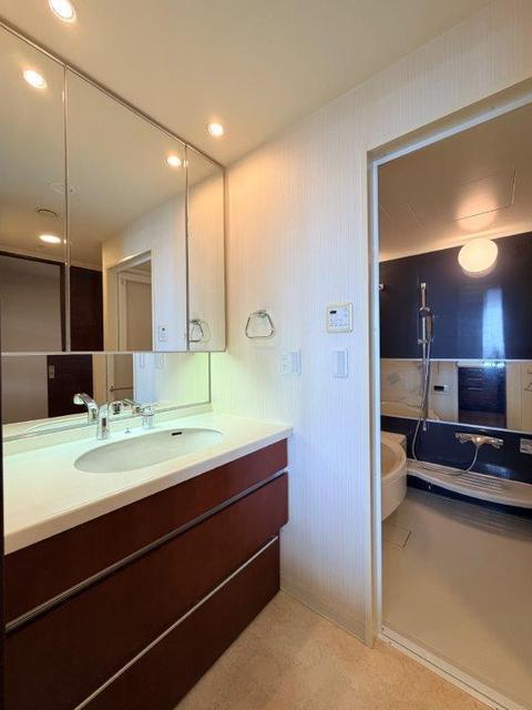 洗面設備　洗面所／３面鏡