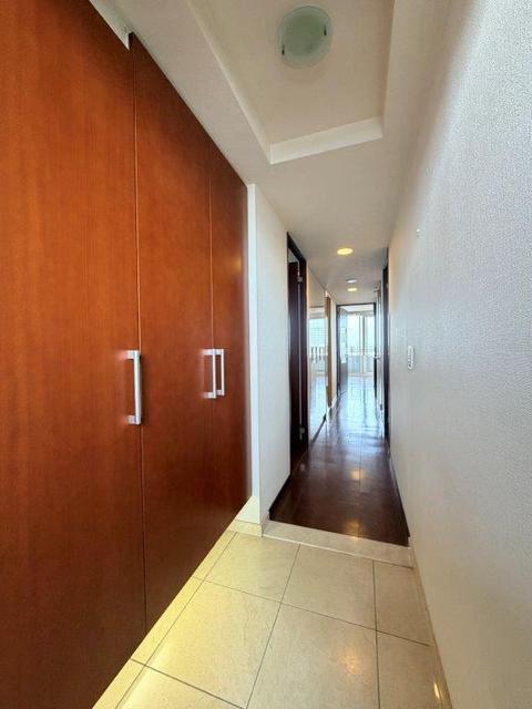 玄関　玄関／下足箱あり