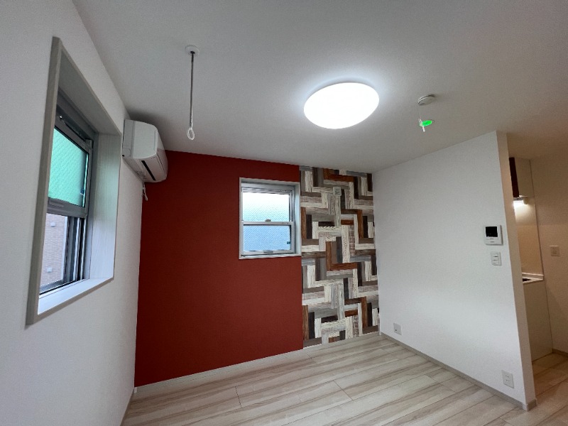 居室・リビング　３面（１面バルコニー）採光で窓から光が差し込み明るい