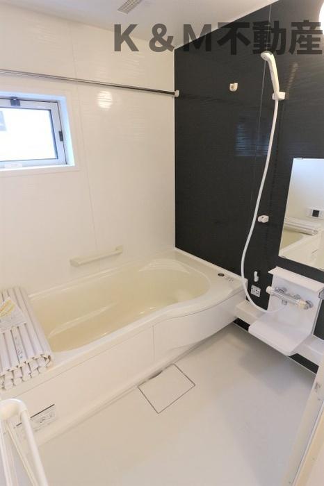 バス・シャワールーム　コンパクトで使いやすいお風呂です