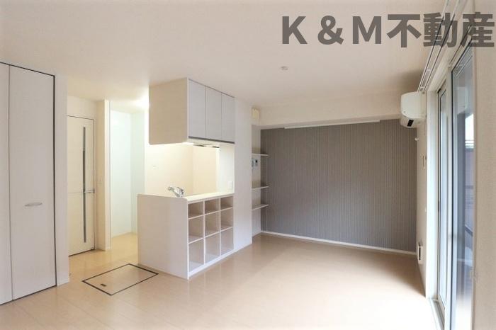 居室・リビング　こちらの居間で趣味の時間をお楽しみください